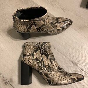 Franco Sarto Kortney Block Heel Stretch Ankle‎ Booties. Size 8 M snake print